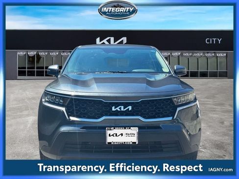 Used 2023 Kia Sorento LX AWD/4WD image 2