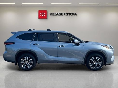 Certified 2024 Toyota Highlander XLE FWD image 6