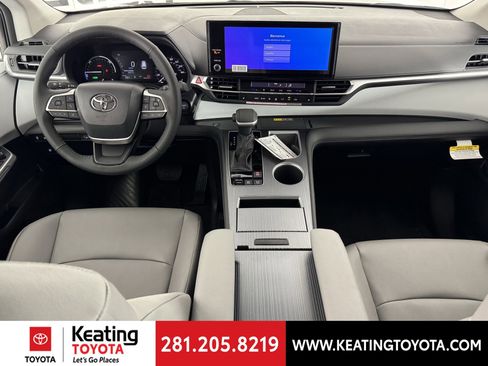 New 2026 Toyota Sienna XLE image 7
