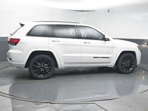 Used 2019 Jeep Grand Cherokee Altitude image 8