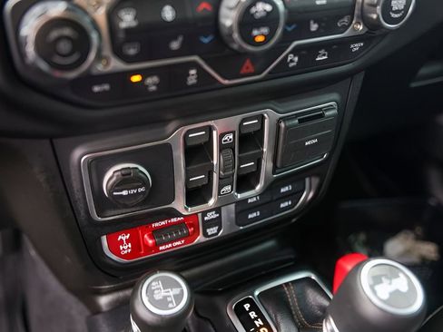 Used 2021 Jeep Wrangler Unlimited Rubicon w/ Xtreme Recon 35" Tire Package image 20