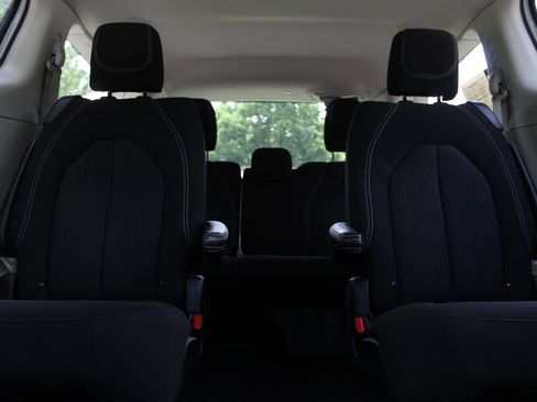 Used 2023 Chrysler Voyager LX FWD image 14