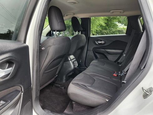 Used 2016 Jeep Cherokee Latitude AWD/4WD image 7