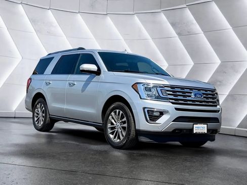 Used 2018 Ford Expedition Limited AWD/4WD image 3