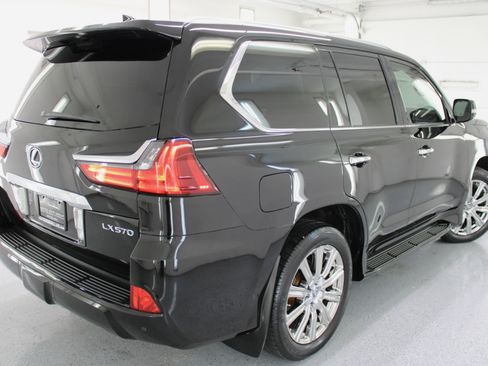 Used 2017 Lexus LX 570 4WD w/ Luxury Package image 29