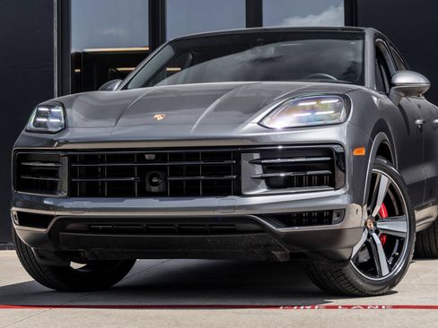 Certified 2025 Porsche Cayenne S AWD/4WD image 7