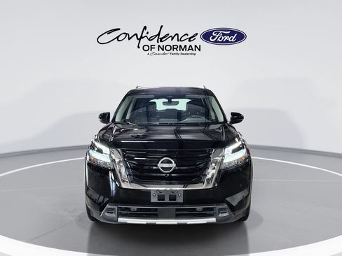 Used 2025 Nissan Pathfinder SL FWD image 2