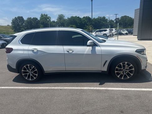 Used 2019 BMW X5 xDrive40i w/ Premium Package 2 AWD/4WD image 2