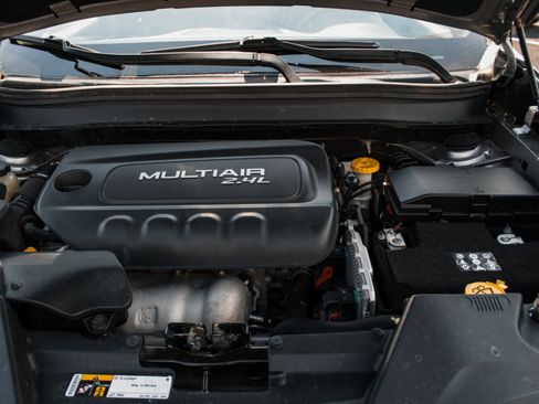 Used 2018 Jeep Cherokee Trailhawk AWD/4WD image 32