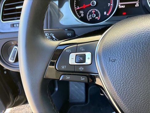 Used 2019 Volkswagen Golf S image 17