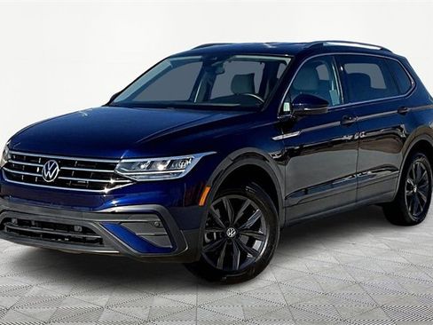 Used 2023 Volkswagen Tiguan SE image 1