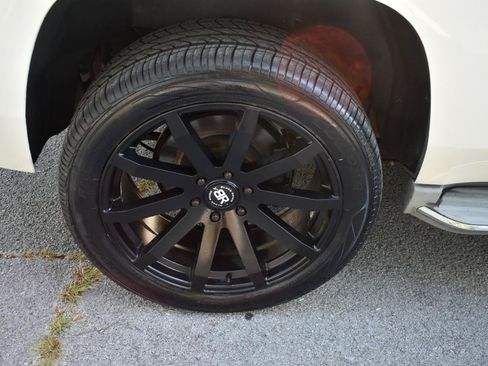 Used 2015 Chevrolet Tahoe LTZ RWD image 38