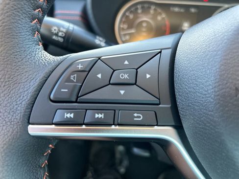 New 2025 Nissan Versa SR image 19