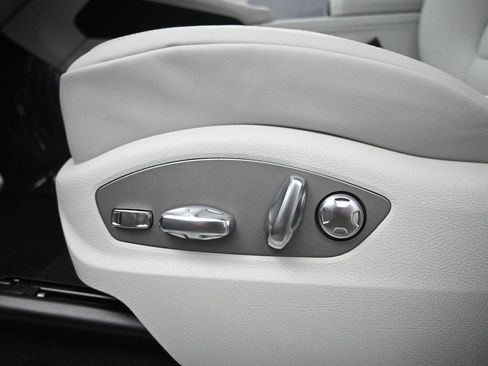 New 2025 Porsche Macan image 23