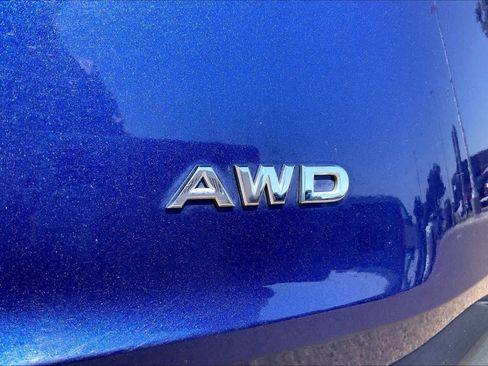 Used 2023 Nissan Rogue S AWD/4WD image 10