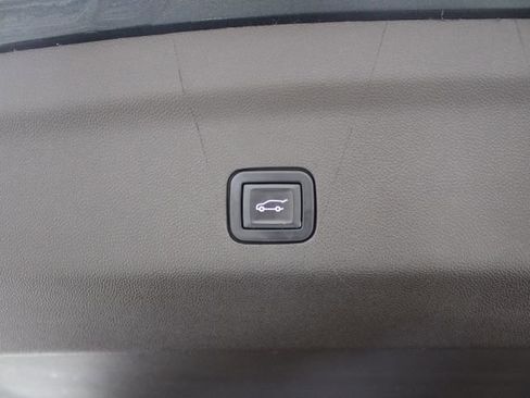 Used 2021 GMC Yukon Denali w/ LPO, Illumination Package AWD/4WD image 17