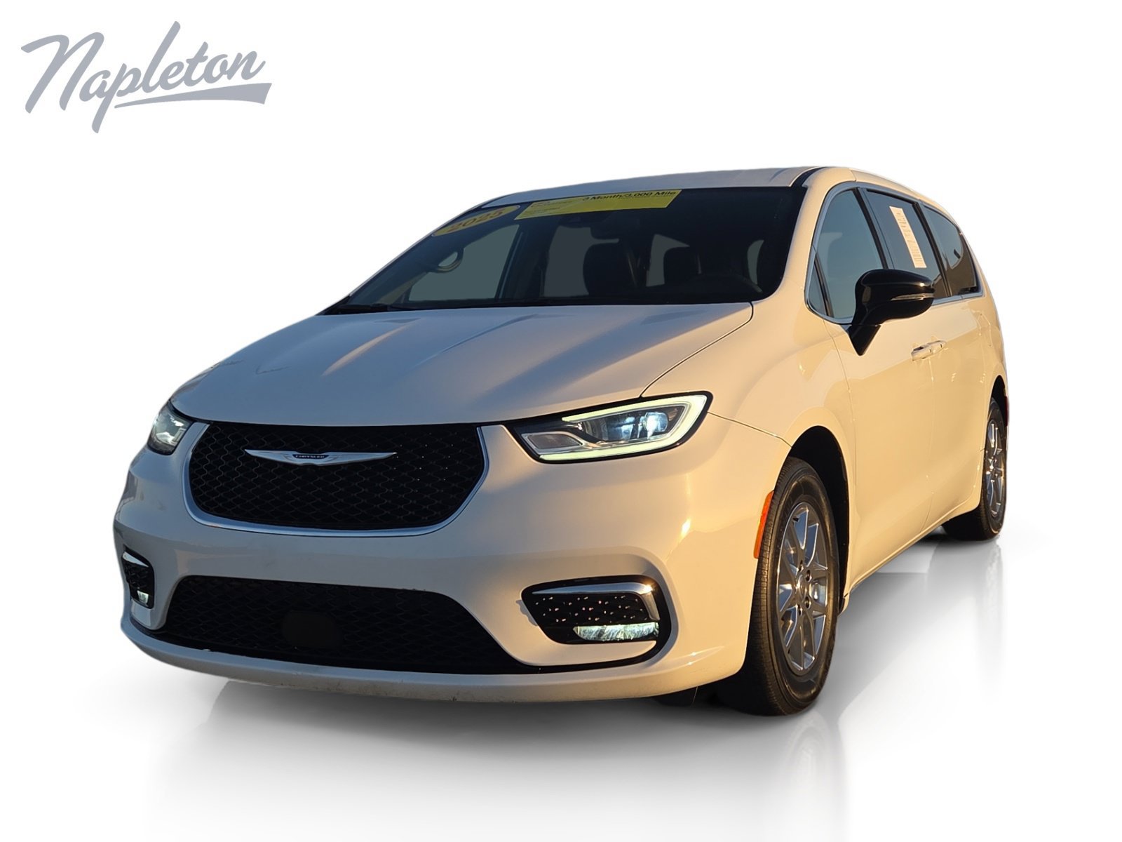 Used 2025 Chrysler Pacifica Select FWD image 1