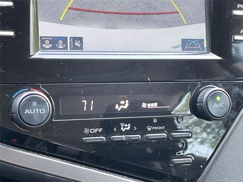 Used 2019 Toyota Camry SE w/ Convenience Package FWD image 18