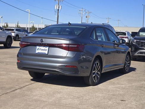 New 2026 Volkswagen Jetta SE FWD image 4
