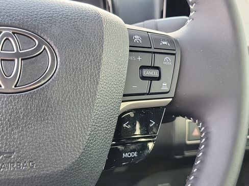 Used 2025 Toyota Camry SE image 29