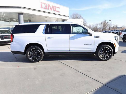 New 2026 GMC Yukon XL Denali w/ Denali Reserve Package AWD/4WD image 7