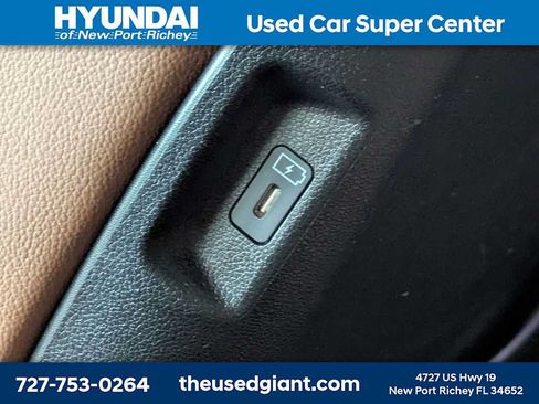 Used 2025 Hyundai Santa Fe Limited FWD image 22