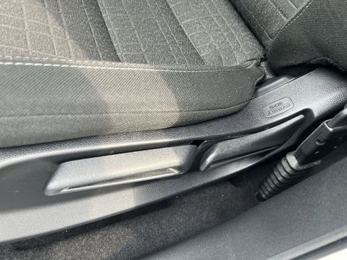 Used 2025 Honda HR-V LX image 16
