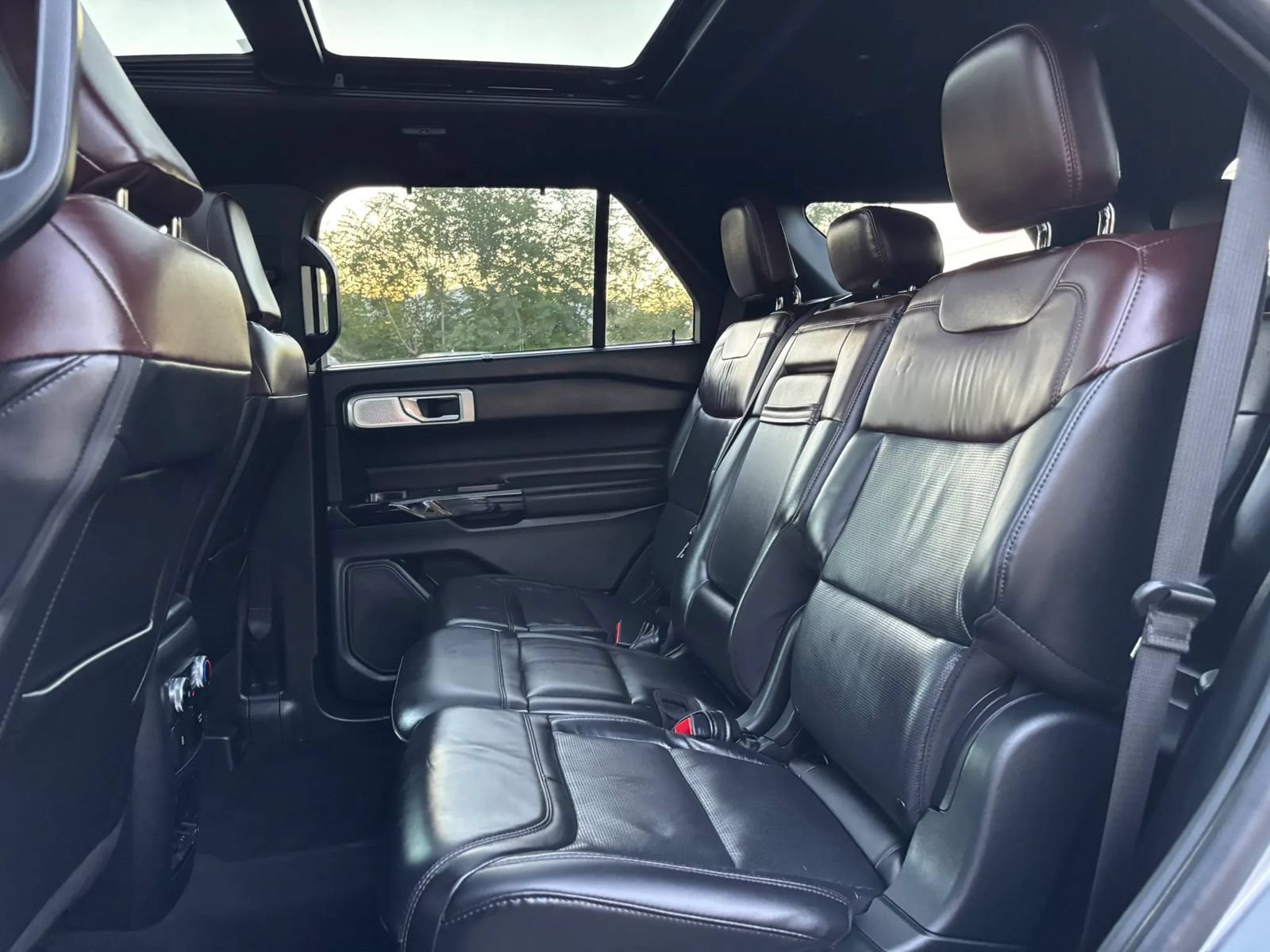 Used 2023 Ford Explorer Platinum w/ Technology Package AWD/4WD image 17