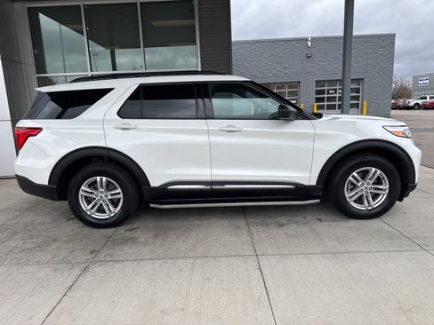 Certified 2023 Ford Explorer XLT image 9