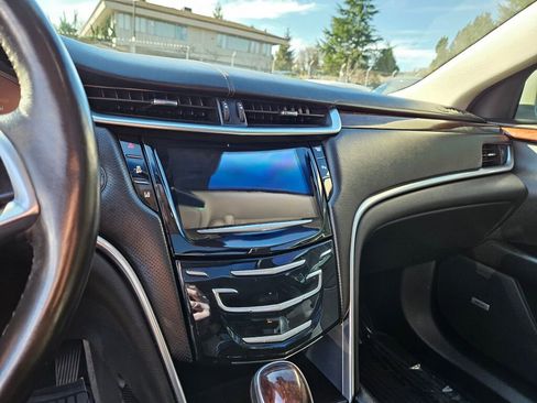 Used 2014 Cadillac XTS Premium image 3