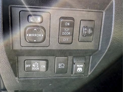 Used 2021 Toyota Tundra Limited w/ Limited Premium Package AWD/4WD image 25