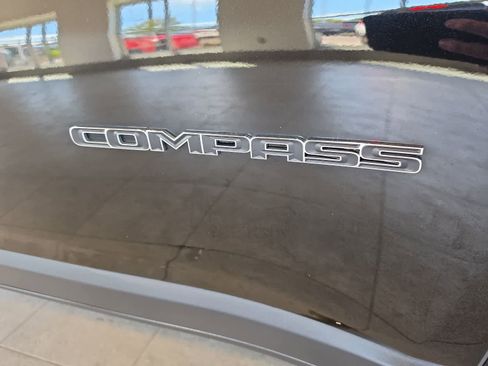 Used 2018 Jeep Compass Limited AWD/4WD image 6