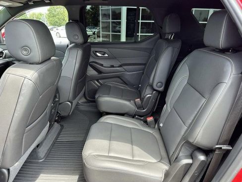 Used 2023 Chevrolet Traverse LT image 13