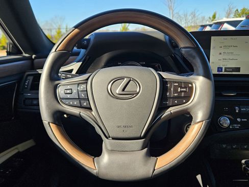Used 2023 Lexus ES 300h Ultra Luxury w/ Accessory Package (Z2) image 15