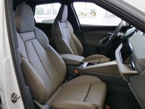 New 2025 Audi Q5 Prestige image 17