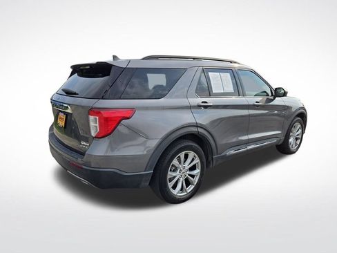 Used 2021 Ford Explorer XLT w/ Equipment Group 202A AWD/4WD image 3