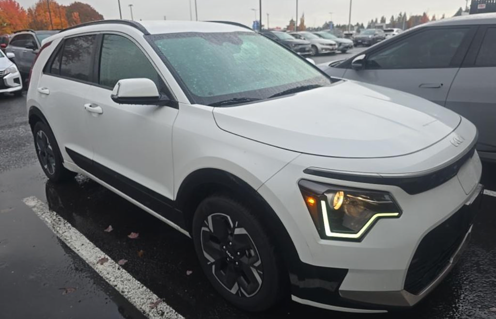 Used 2024 Kia Niro Wind w/ Wind Preserve Package FWD image 2