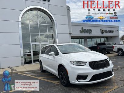 Used 2022 Chrysler Pacifica Limited w/ S Appearance Package