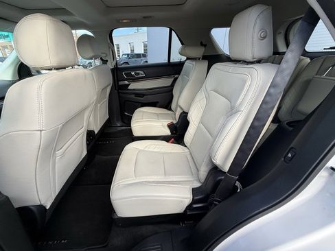 Used 2017 Ford Explorer Platinum image 17