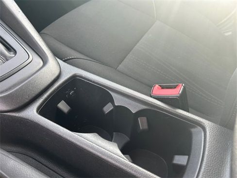 Used 2018 Ford Focus SE w/ SE Appearance Package image 19