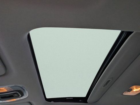 Used 2025 Hyundai Elantra Limited image 18