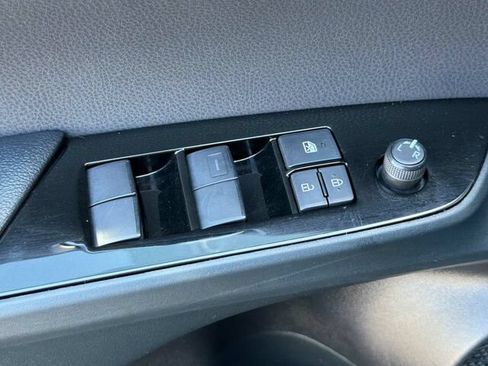 Used 2022 Toyota Prius Prime XLE FWD image 14