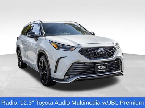 Used 2023 Toyota Highlander XSE AWD/4WD image 2