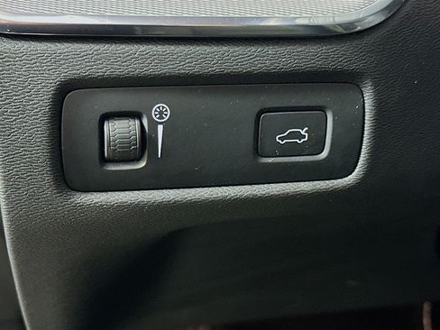 Used 2021 Volvo XC60 T5 R-Design w/ Advanced Package image 17