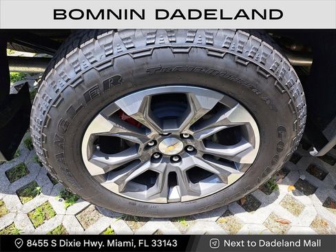 Used 2025 Chevrolet Silverado 1500 High Country w/ Technology Package image 8