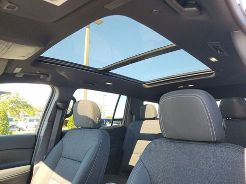 New 2026 Chevrolet Traverse LT w/ Sun and Wheel Package image 16