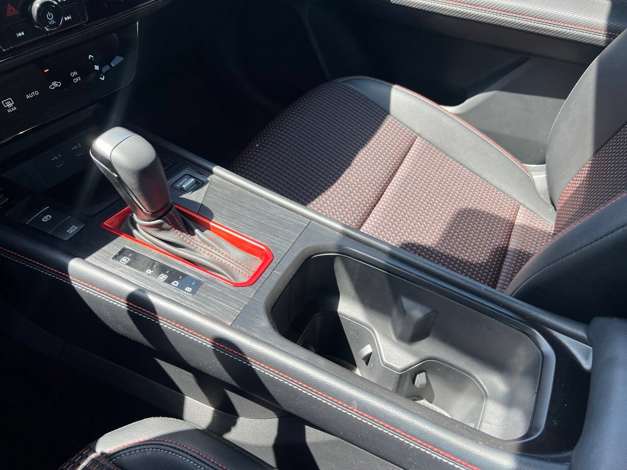 Used 2025 Nissan Kicks SR AWD/4WD image 21