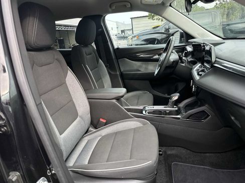 Certified 2025 Chevrolet TrailBlazer LT w/ LT Cold Weather Package FWD image 19