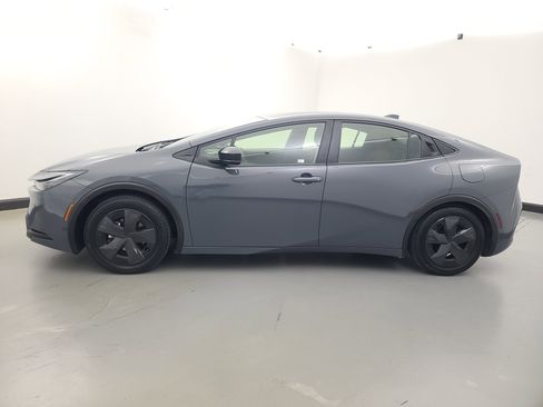 Used 2025 Toyota Prius LE image 7