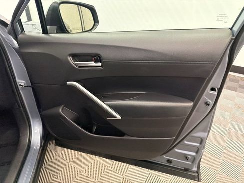 Used 2025 Toyota Corolla Cross XLE FWD image 15